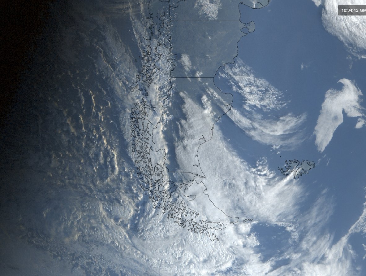 nimbusmeteorol's tweet image. Imágenes de color verdadero, desde el satélite GOES-19, mostrándonos Chile continental desde el cielo en estas primeras horas del miércoles 22 de octubre. 
Algunos sectores de la costa norte presentan abundante nubosidad.
La zona central y casi la totalidad del sur del país con…