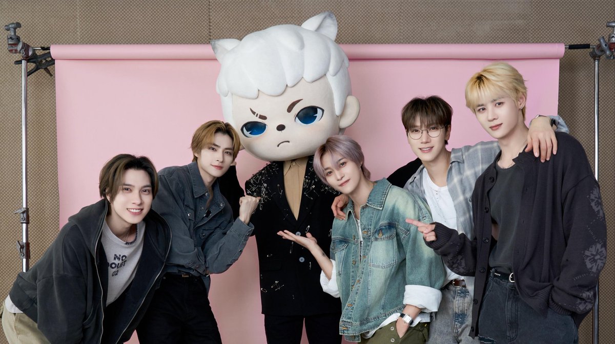 WayV Weibo and Douyin Update

Everyone, keep your cheekbones flat!
Today’s little surprise~ date me  

🔗 weibo.com/6903448926/522…
🔗 v.douyin.com/MQRUgtnGJ_o/

#WayV #威神V <a href="/WayV_official/">WayV</a>