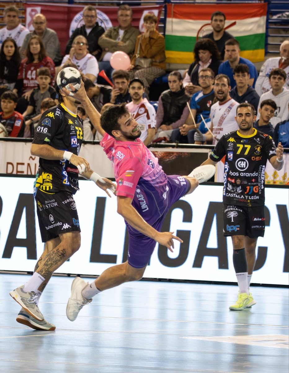 ciudadlogronobm's tweet photo. 😌No, no estamos duplicando noticias: Álvaro Martínez elegido en el 7 Ideal de la jornada 6 de la Liga NEXUS ENERGÍA Asobal.

¡Partidazo en el Palacio el pasado domingo!

#Aganar🔥

📸 Sandra Álava https://t.co/iLKDtYALav