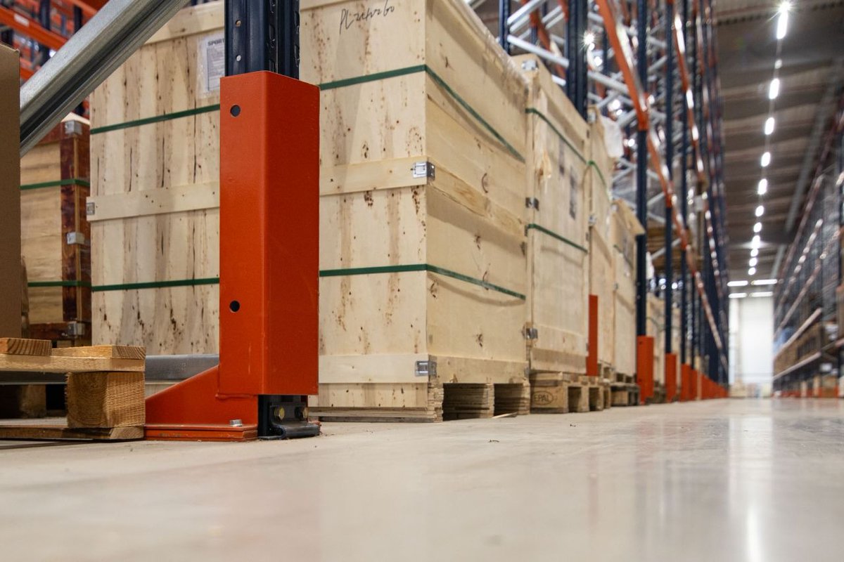 💡 From 3 warehouses to 1 powerful logistics hub: how Sportisimo powers multichannel logistics with Mecalux.

⚙️ 71K pallets | 240K SKUs | 18K daily orders | 260K products handled/day

Read the case study 👉 mecalux.com/clients/sporti…