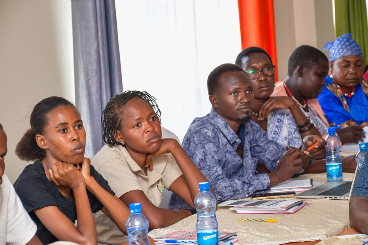 TheCRADLEKENYA's tweet photo. The two-day engagement brought CBOs and various stakeholders that included Elders, chiefs, religious leaders and Community Health Promoters.
The Goal: To unpack foundational data to guide the planning, implementation and monitoring of the Child Marriage Project. https://t.co/3TQzQ4t4Av