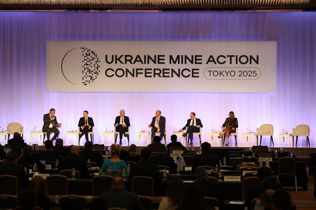 🇺🇦🇯🇵 <a href="/UNDPUkraine/">UNDP Ukraine 🇺🇦</a>'s Benjamin Lark was honoured to moderate the “Technology” plenary session at #TokyoUMAC2025.

The session showcased innovations from Ukraine and Japan, exploring how AI, drones, digital tools, and localized demining machinery are transforming mine action —