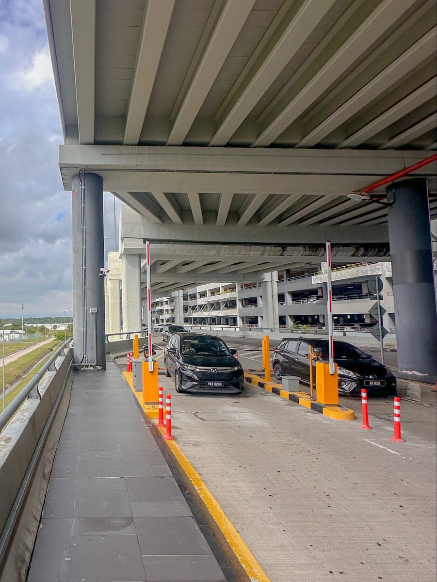 We’re still testing the Vehicle Access Management System at both terminals. Don’t forget the 10-minute grace period for pick-up and drop-off.

Need more time? You can head to:
📍 T1 Short-Term Car Park – FOC 15 mins
📍 Long-Term Car Park – FOC 30 mins
📍 Public Waiting Area – FOC