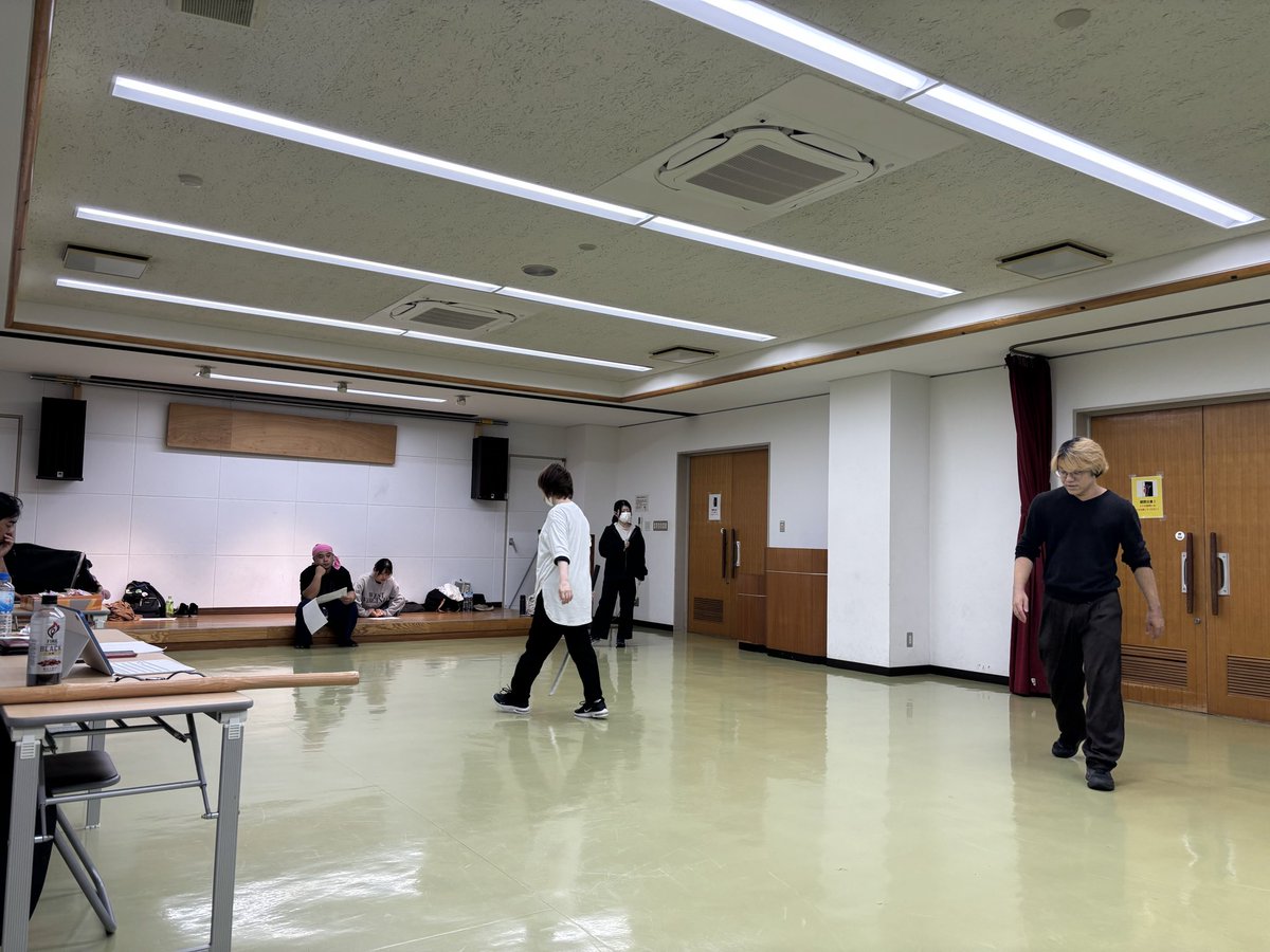 #惑星と薄明 
 #ホシハク 
担当章の稽古中！
今は2作品(12月の『 #あやかしのこえ 』)を同時進行で稽古しているので
まずはセリフ確認からやってます🫡

楽しんでもらうつもりで
しゃかりきにやってるからね。
見に来てよね👀

ご予約はこちら⬇️(当日精算)

docs.google.com/forms/d/e/1FAI…