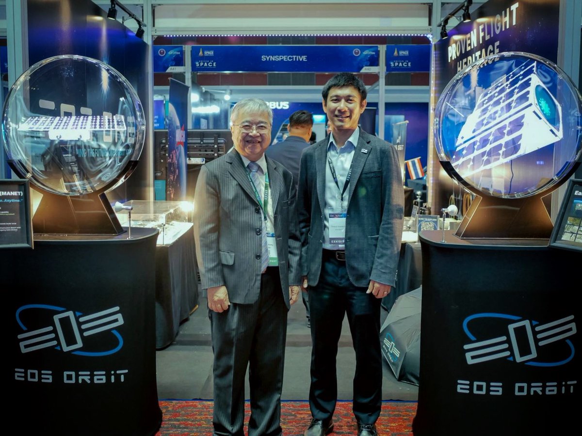 EOSORBIT's tweet photo. ในงาน Thailand Space Expo 2025
ทีม EOS Orbit พบผู้คนจากหลายวงการ — หน่วยงานรัฐ, ผู้ประกอบการ และคนรุ่นใหม่ 🚀
การแลกเปลี่ยนไอเดียทำให้เห็นชัดว่า ความร่วมมือคือแรงขับสำคัญของนวัตกรรม
แม้งานจะจบ แต่แรงบันดาลใจจากที่นี่คือจุดเริ่มต้น — สู่บทถัดไปของวงการอวกาศไทย 🌠
#EOSOrbit #TSX #SpaceInnovation #Collaboration #ThailandSpace #GISTDA #TSX2025 #LEOSatellite