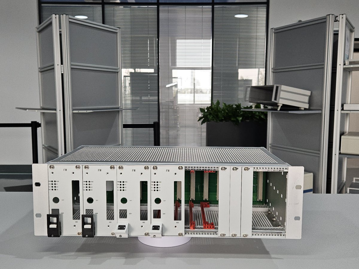 joe19860826's tweet image. What&apos;s the foundation of reliable railway control systems? The 19&apos;&apos; subrack. 🚄
Rugged, modular, and built for mission-critical performance in the toughest environments. #RailwayTech #Subrack