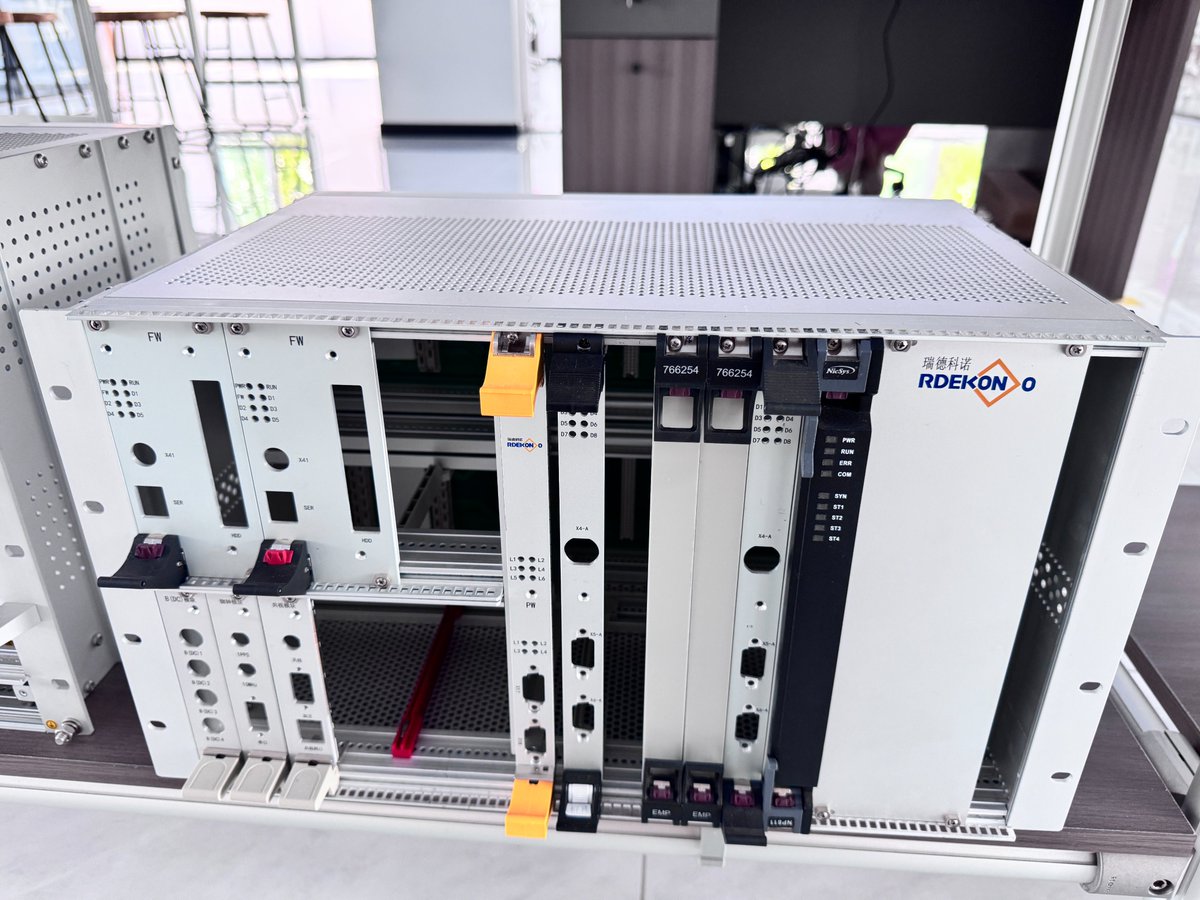 joe19860826's tweet image. What&apos;s the foundation of reliable railway control systems? The 19&apos;&apos; subrack. 🚄
Rugged, modular, and built for mission-critical performance in the toughest environments. #RailwayTech #Subrack