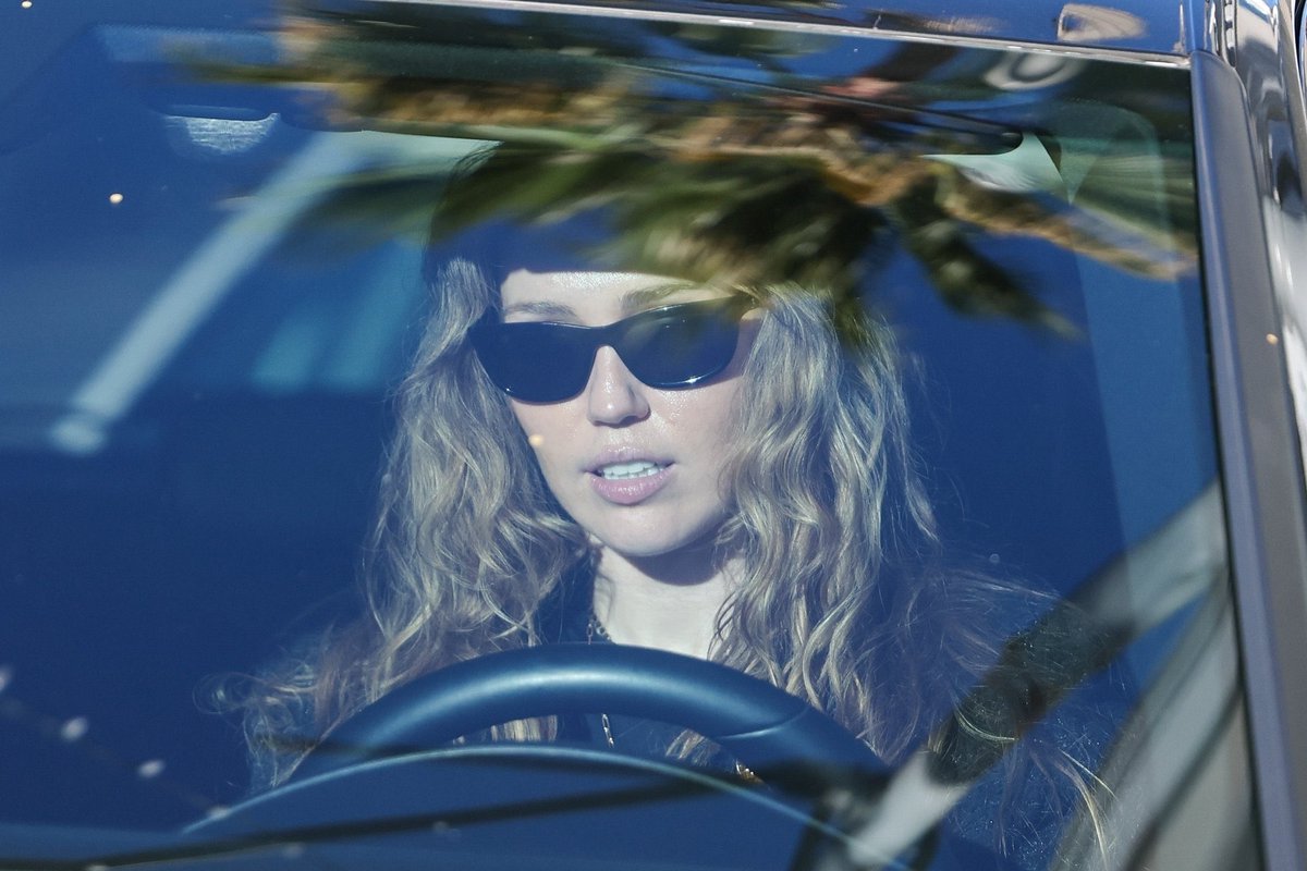 This being a paparazzi pic is insane