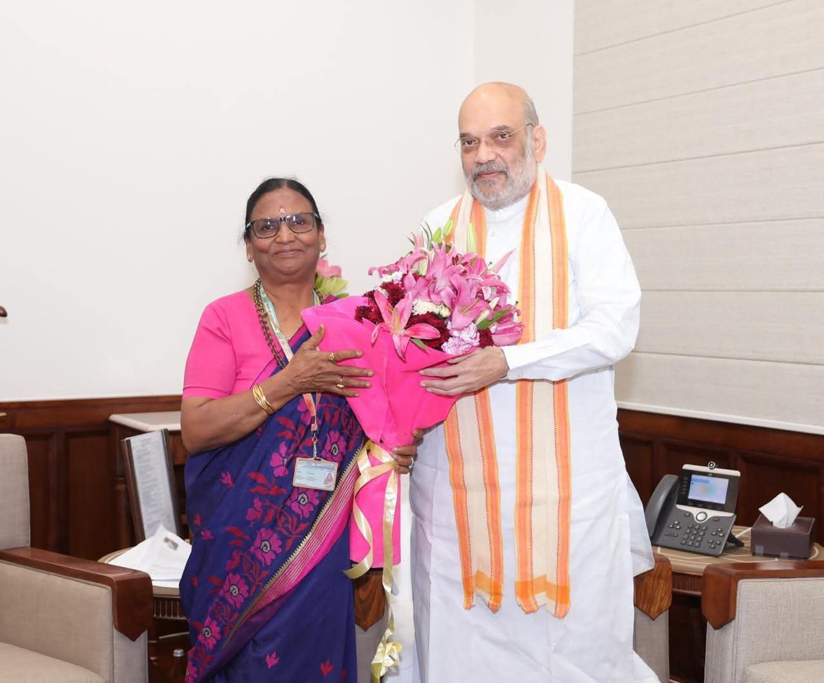 RamaDevi (Modi ka parivar) (@ramadevibjp) on Twitter photo नए भारत के चाणक्य और करोड़ों कार्यकर्ताओं के प्रेरणास्रोत, देश के यशस्वी गृह मंत्री आ. श्री <a href="/AmitShah/">Amit Shah</a> जी को जन्मदिवस की हार्दिक बधाई एवं शुभकामनाएं। 
ईश्वर से आपके उत्तम स्वास्थ्य, दीर्घायु और यशस्वी जीवन की मंगलकामना करती हूँ। 
#HappyBdayAmitShah नए भारत के चाणक्य और करोड़ों कार्यकर्ताओं के प्रेरणास्रोत, देश के यशस्वी गृह मंत्री आ. श्री <a href="/AmitShah/">Amit Shah</a> जी को जन्मदिवस की हार्दिक बधाई एवं शुभकामनाएं। 
ईश्वर से आपके उत्तम स्वास्थ्य, दीर्घायु और यशस्वी जीवन की मंगलकामना करती हूँ। 
#HappyBdayAmitShah