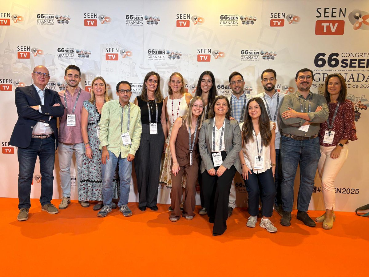 EndocrinoHUVM's tweet photo. Con mucha alegría recibimos el Premio a la mejor comunicación en Diabetes- SEEN2025. Enhorabuena a nuestra MIR #MariaRuiz, a su tutor @Pablodevera94 y a todo el equipo que lo ha hecho posible. Seguimos creciendo en @HUVMacarena @saludand @Innodiagroup https://t.co/NoOw04GsE2
