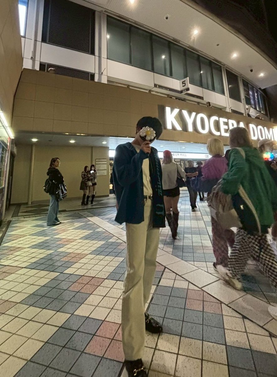 namake_mono99's tweet photo. アンコンも無事二日間とも行けて幸せでした😊相変わらずの登場シーンは鳥肌もん。2日目日本語うまなってたし凄い！
来年期待してます‼️

ジヨンお疲れ様！！ありがとうございました🙇🏻‍♂️🙇🏻‍♂️ https://t.co/R1hoVwKt8s