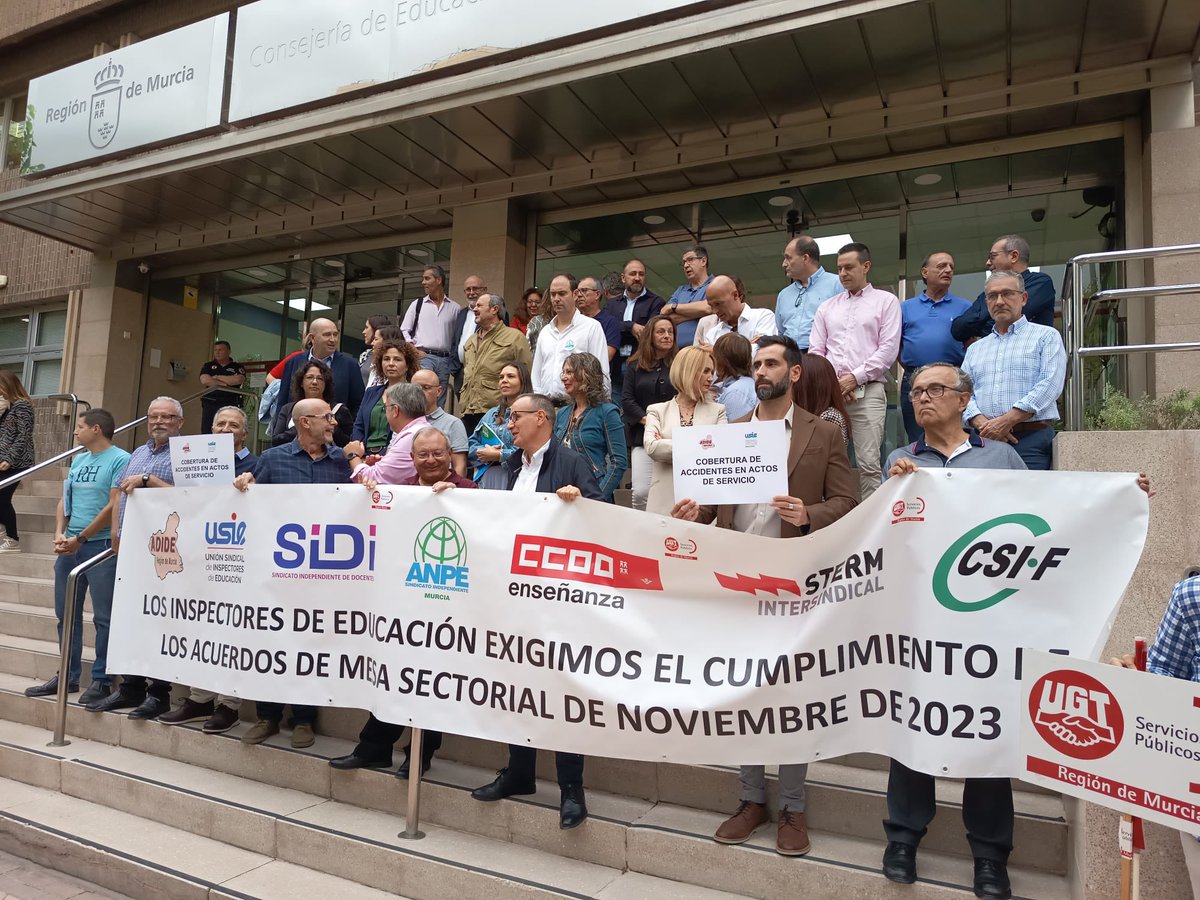 Los inspectores de educación de la Región de Murcia han vuelto a salir a la calle para reclamar el complemento aprobado por la Consejería de Educación hace dos años y que aún no han llegado a percibir. <a href="/Educarm/">Educarm</a> 

laopiniondemurcia.es/comunidad/2025…