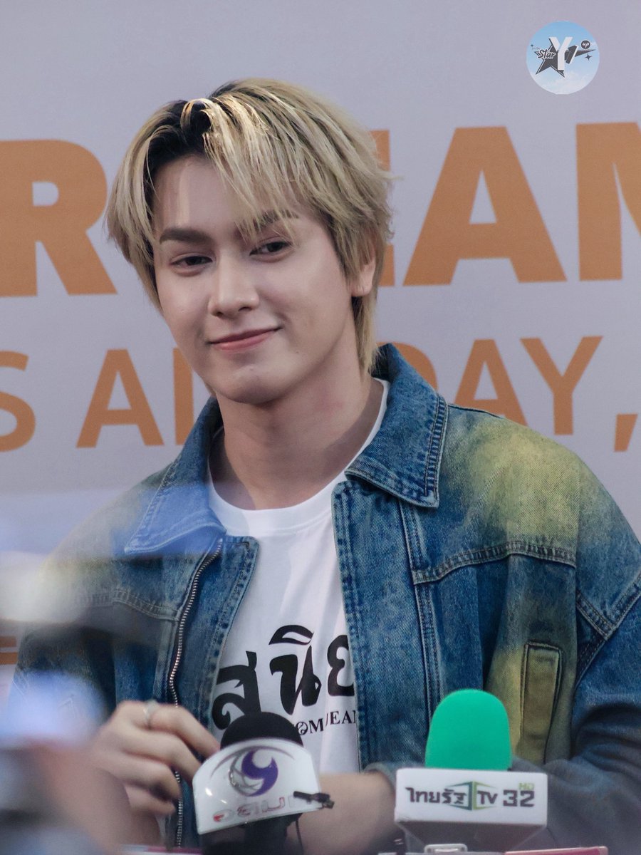 stary1up_picBN's tweet photo. ช่วงสัมภาษณ์ ✨"สมาร์ท-ชิษณุพงศ์"✨ ในงาน “ROBINSON SUPER JEANS WEEK 2025” ในคอนเซ็ปต์สุดเก๋ “Jeans All Day, Every Day”👖⚡️

#smartcsnp
#RobinsonSuperJeansWeek2025
#RobinsonSuperJeansWeek
#RobinsonDepartmentStore
#โรบินสัน #Robinson https://t.co/Lhte5prprY