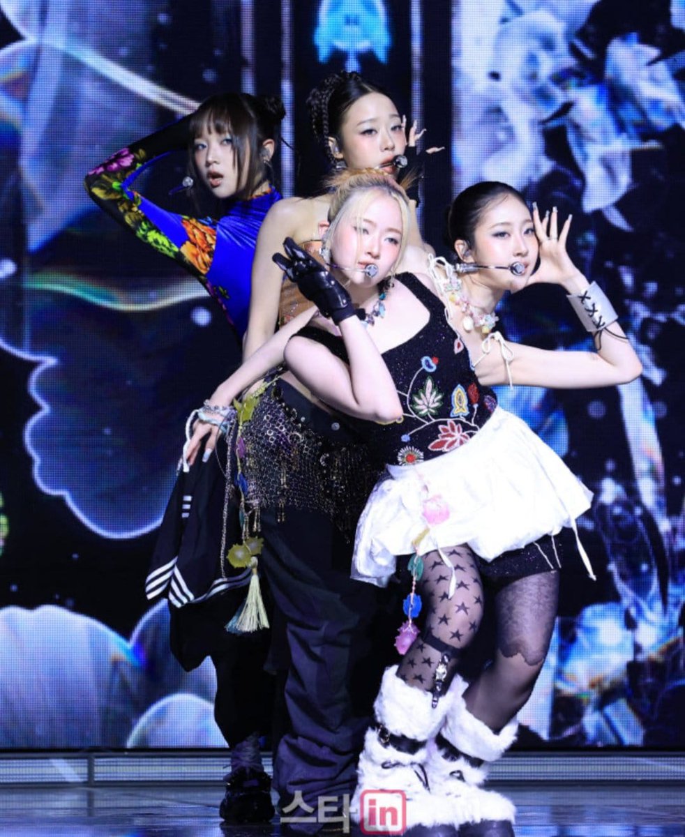 lyfluyaa's tweet image. excuse me?

#VVUP #비비업 #HouseParty #VVUP_MVTeaserHousePartyOutNow