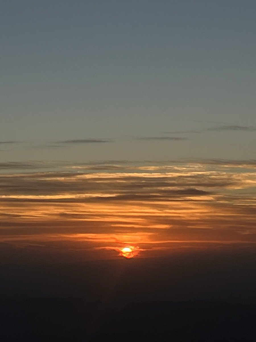 yeldasarsil's tweet photo. #nemrutdağı #kommagene #nemrut #antiochos #sunrise https://t.co/nifEjhsftM