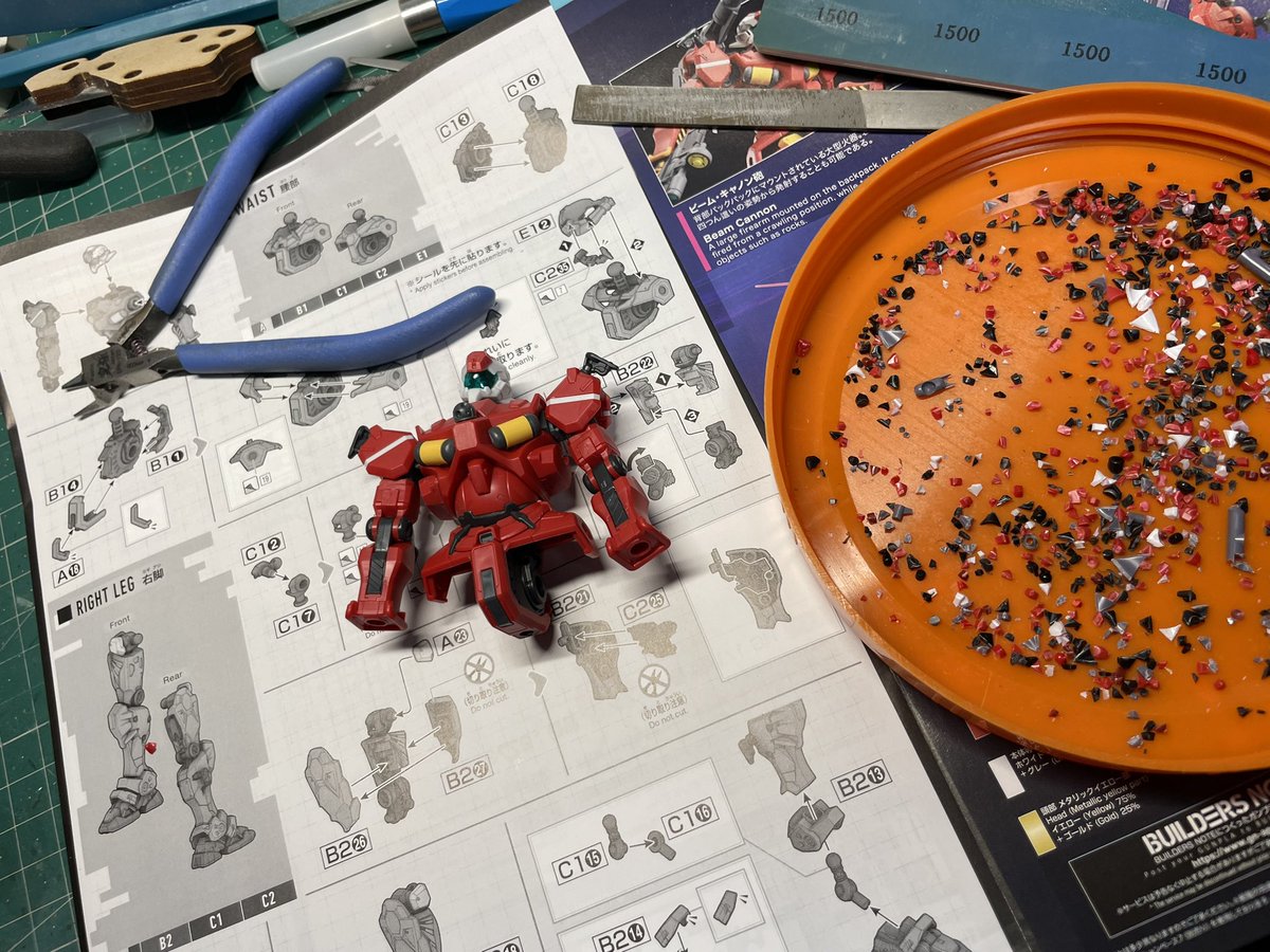 ここ数ヶ月、色々あって、本当に色々あって、モチベは最悪の日々でした。
先日の全日本模型ホビーショーで刺激を受け、本当に数ヶ月ぶりにプラモデルに触り、手が止まらなくなっています。
ちょっとしたきっかけで、モチベむくむく。
生涯の趣味として、これからも細く永く、でやっていきましょうね。