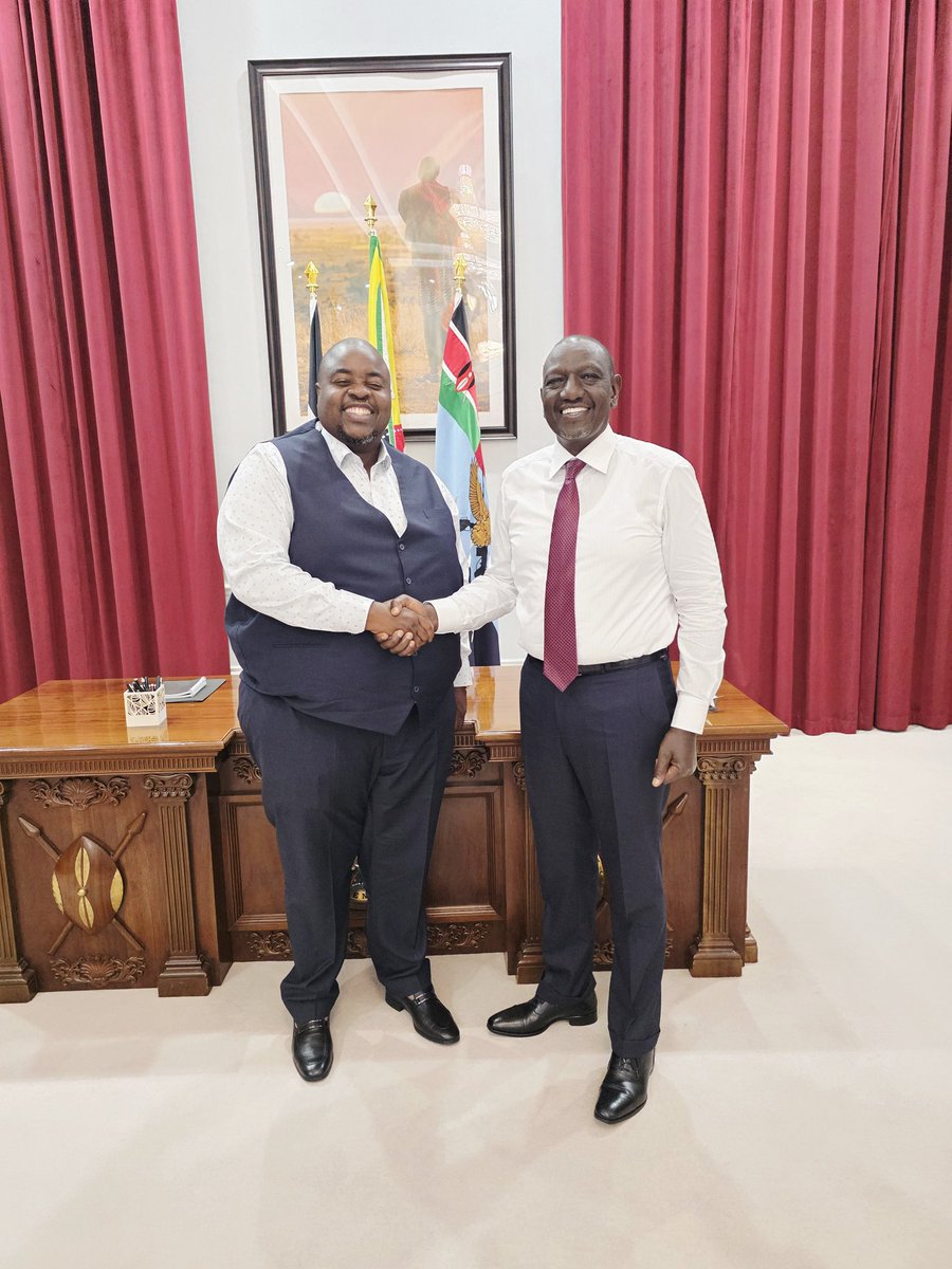 UONGOZI WA KIWANGO CHA JUU……… Leadership PAR EXCELLENCE 🇰🇪!!!
 
Despite the many OPPORTUNITIES and the PRIVILEGE that I have had to meet with H.E. President WILLIAM RUTO on various occasions, every visit feels like the VERY FIRST. This man carries an unexplainable AURA and a