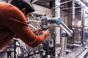 #Artículo Artículo: 9 de cada 10 empresas en proceso de automatización prevén que su plantilla trabaje con robots colaborativos en la próxima década: La automatización se está convirtiendo con rapidez en un motor de crecimiento para negocios de toda… dlvr.it/TNprHG