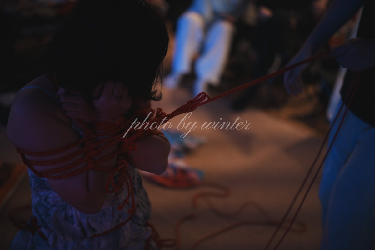 和朴老师的坎坷首绑
缚手：朴 <a href="/piaoyujie1/">朴</a> 
主办：安安 <a href="/ANN017_Dom/">Ann</a>
场地：婆婆 <a href="/815poshengdao/">815婆绳道/艺术空间</a>
摄影：温特迩 <a href="/022TJWinter/">特特</a>
被缚：半半 <a href="/wuyuesky/">半半</a>