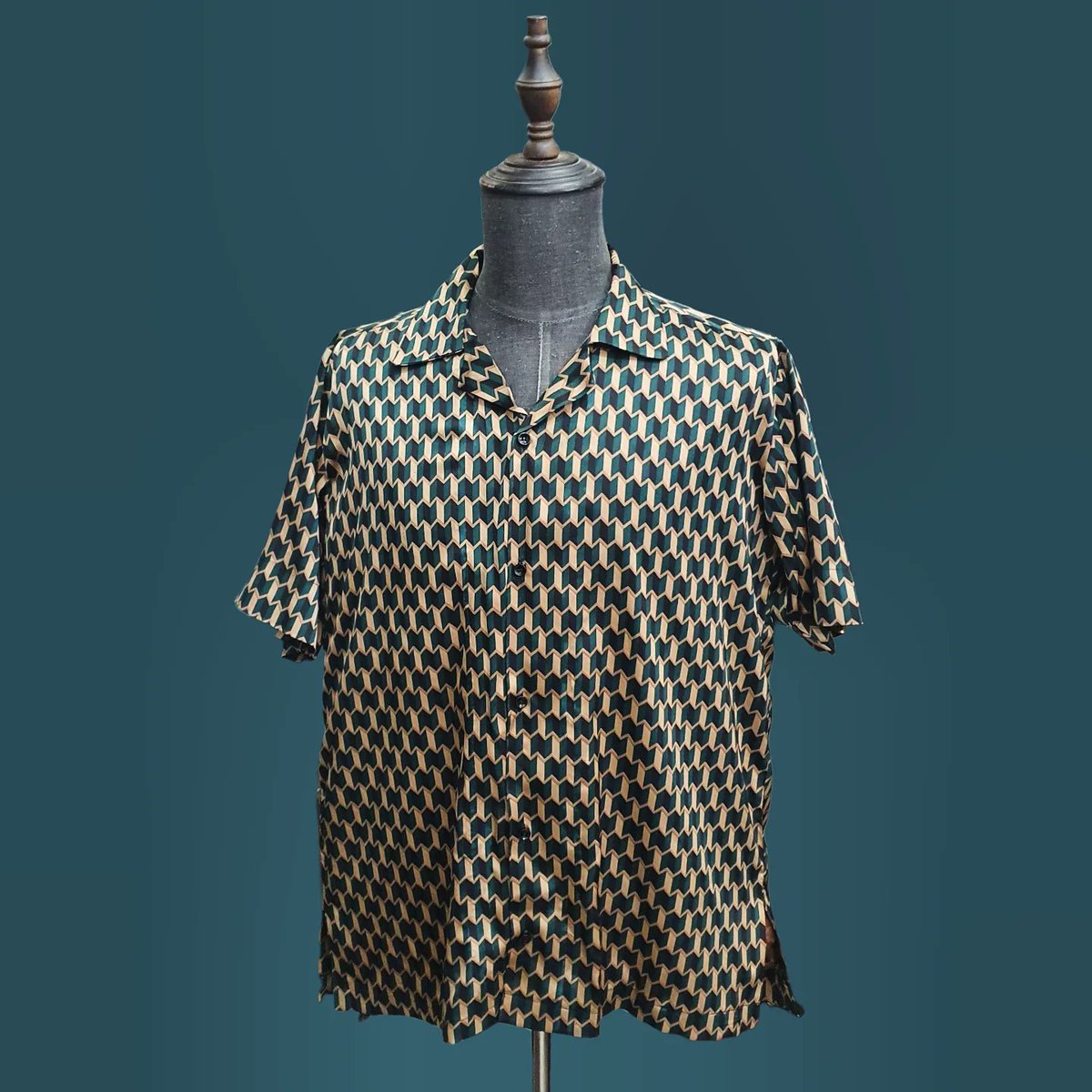 Qollars's tweet image. Qollars Vintage Shirt 🗝🔰

#lookfresh😎