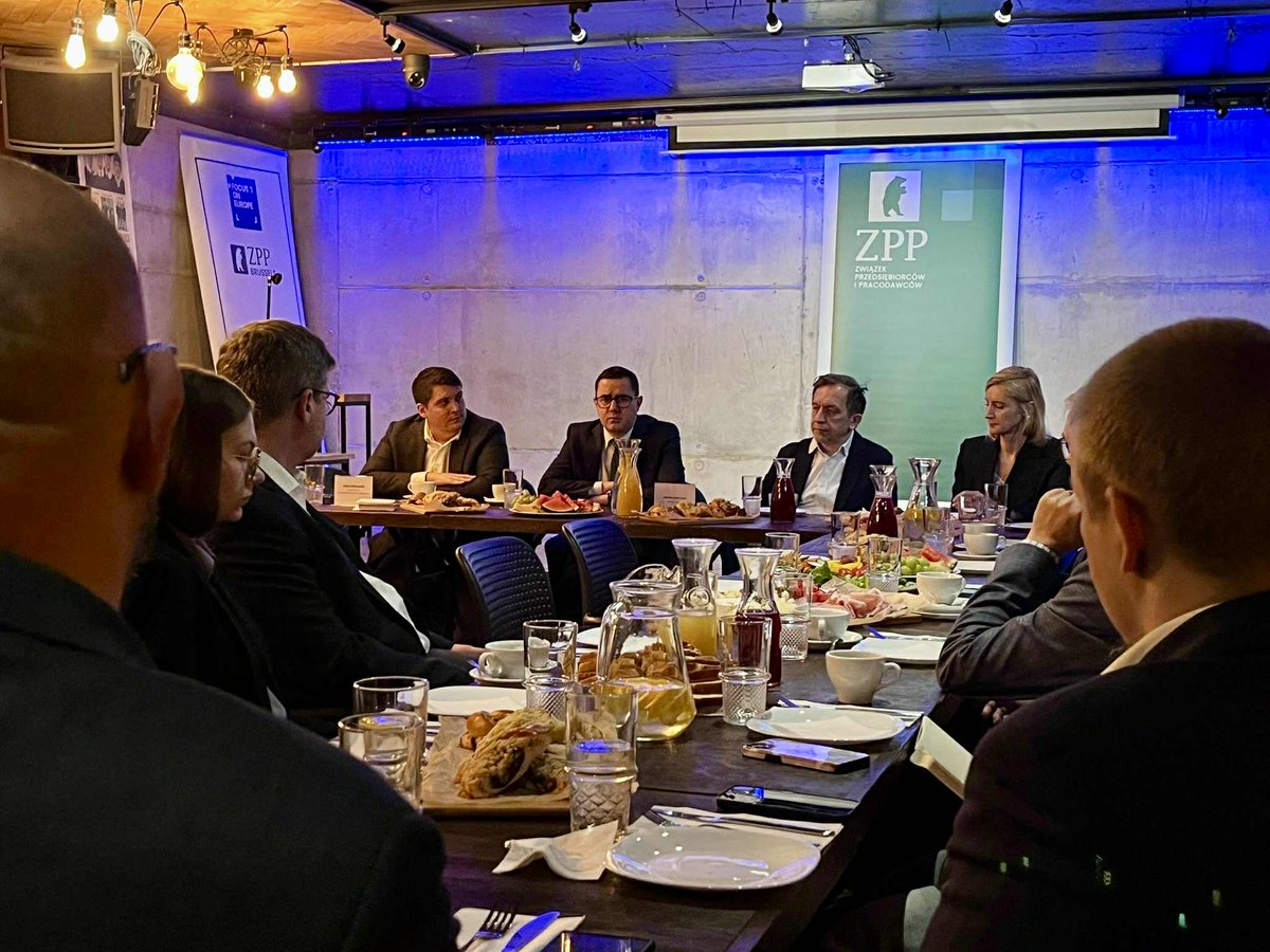 ZPPnetpl's tweet photo. Trwa właśnie śniadanie ZPP ☕️
Naszym gościem jest Minister Energii – Pan Miłosz Motyka.
Rozmawiamy o bieżącej aktywności oraz planach legislacyjnych Ministerstwa Energii na najbliższy czas. ⚡️
#ZPP #ŚniadanieZPP #Energia #MiłoszMotyka #MinisterstwoEnergii https://t.co/PXKVUt5f5L