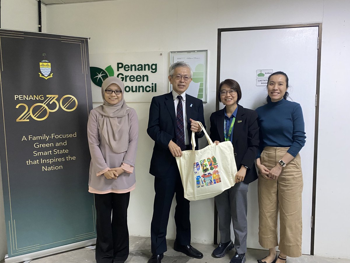 JapanConsulate's tweet image. Oct 22nd in #Penang. I visited #PGC(
#PenangGreenCouncil), to see Ms Josephine Tan and her team, to get briefed on GEC activities and to discuss issues of such common interests as water and waste management. Happy to go green!