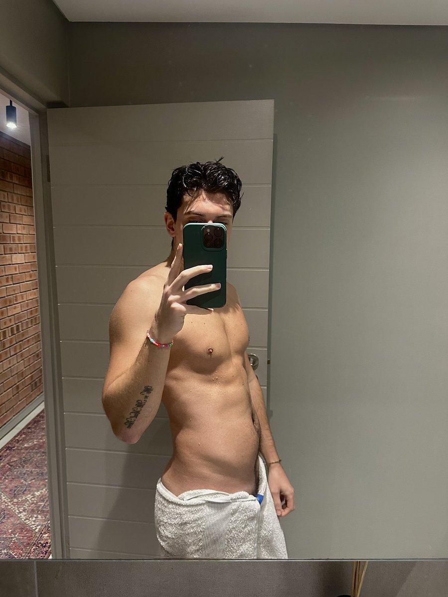 AlfieDaniels9's tweet photo. Wyd if I drop my towel? https://t.co/vvUpdncX6b
