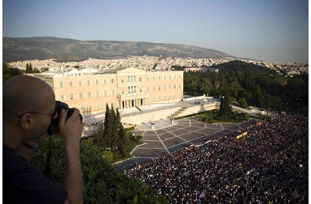 pontifex1054's tweet image. Το #ΠΑΣΟΚ κατακρίνει την τροπολογία της κυβέρνησης για το #μνημειο_του_αγνωστου_στρατιωτη επειδή διαφωνεί με το να απαγορεύεται στους πολίτες να διαδηλώνουν στον αύλειο χώρο του μνημείου.
Εν τω μεταξύ το 2011,με κυβέρνηση Πασοκάρας: