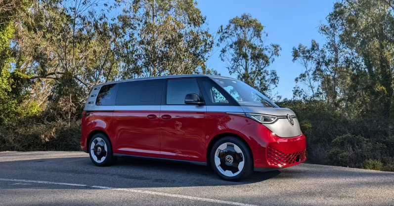 AutoLab_1's tweet image. Electric nostalgic cars receive a cold reception in the market; Volkswagen ID. Buzz will suspend production.
@VW