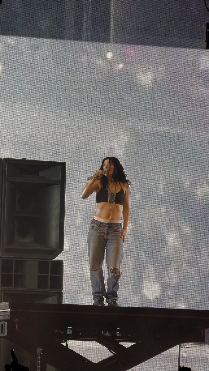 sadfriencl's tweet image. just saw #lorde