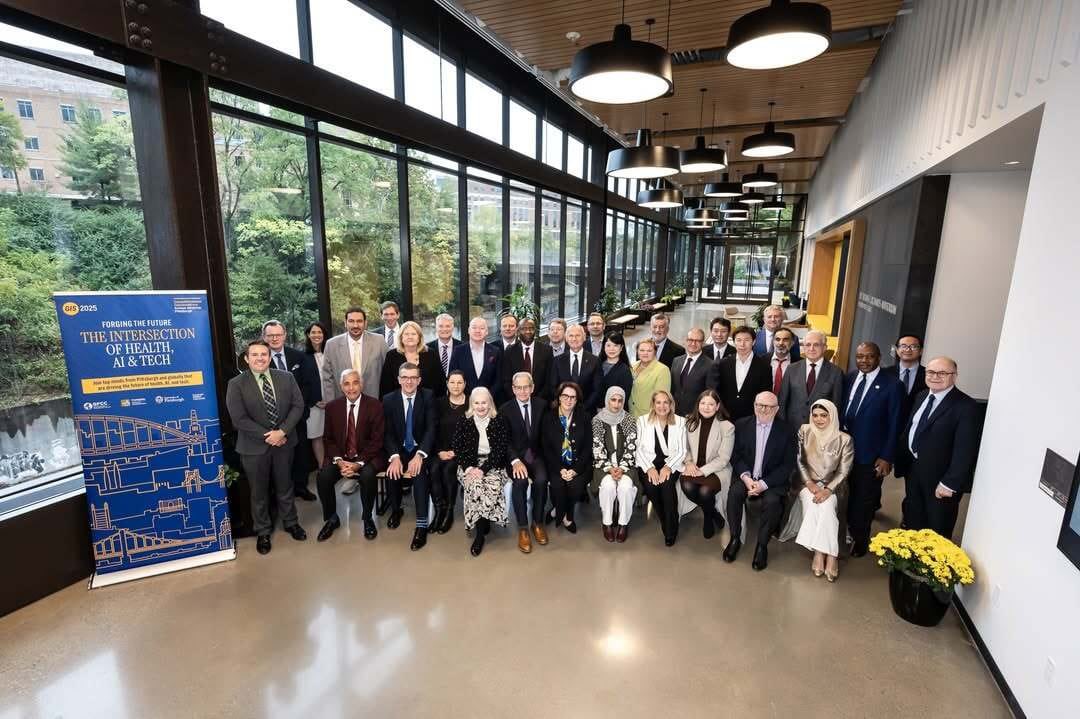 ممثلا عن الأكاديمية شارك م.سليمان الجابري مع الفريق الوطني لتحسين أداء سلطنة عمان في مؤشر الابتكار العالمي في الاجتماع السنوي للاتحاد العالمي لمجالس التنافسية (GFCC) وقمة الابتكار العالمي 2025 بجامعة بيتسبيرغ الأمريكية تحت شعار «صناعة المستقبل:التقاطع بين الصحة والذكاء الاصطناعي"