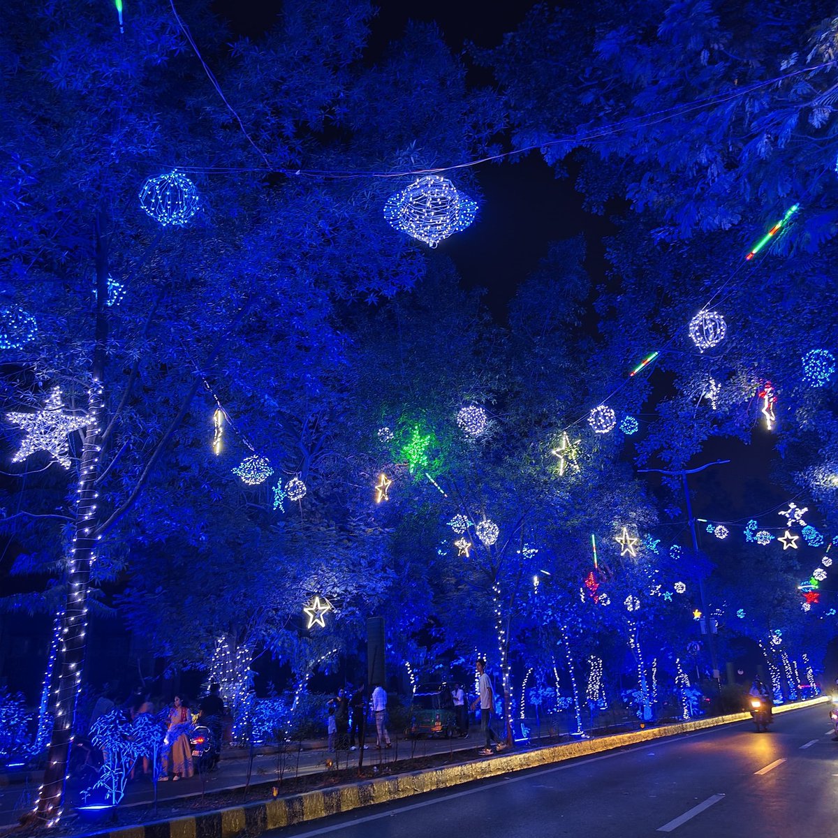 Neerajscript's tweet image. This is what festival nights look like in Vadodara💗✨