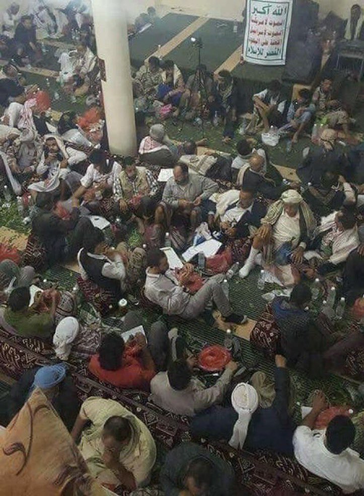 لم يحدث في أي دولة في العالم..

أن تعرضت بيوت الله..
لمثل ما تتعرض له المساجد في اليمن من الحوثي.

حولها الحوثي..
إلى مقايل القات وساحات الرقص والغناء.
ومنع الصلاة فيها حتى هجرها المصلون.

وفوق ذلك..
فجر الحوثي الكثير من المساجد.

الحوثي عدو المساجد ..

#الحوثي_يقتحم_مسجد_سعوان