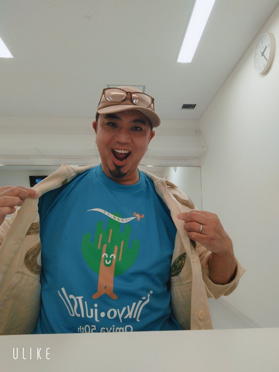 BooBooBoo0711's tweet image. さぁ 今からレイボックホールで司会です‼️
オリジナルTシャツいただいたー!
4L(笑)
わたしのためにありがとうございます❗️
山田邦子さんの公演もあります!✨