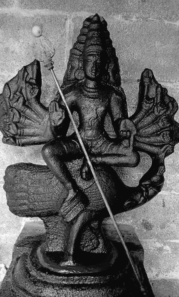 Saigeet36566874's tweet image. Maha Kanda Sashti Vratam commences today and this period is extremely auspicious for Skanda/Murugan worship. The 6 day long vratham culminates on 27th Oct with Skanda defeating asuran Surapadman.
Pic: Shri Shanmukhar at Thiruvamathur Shri Abirameswarar temple by Santhosh
