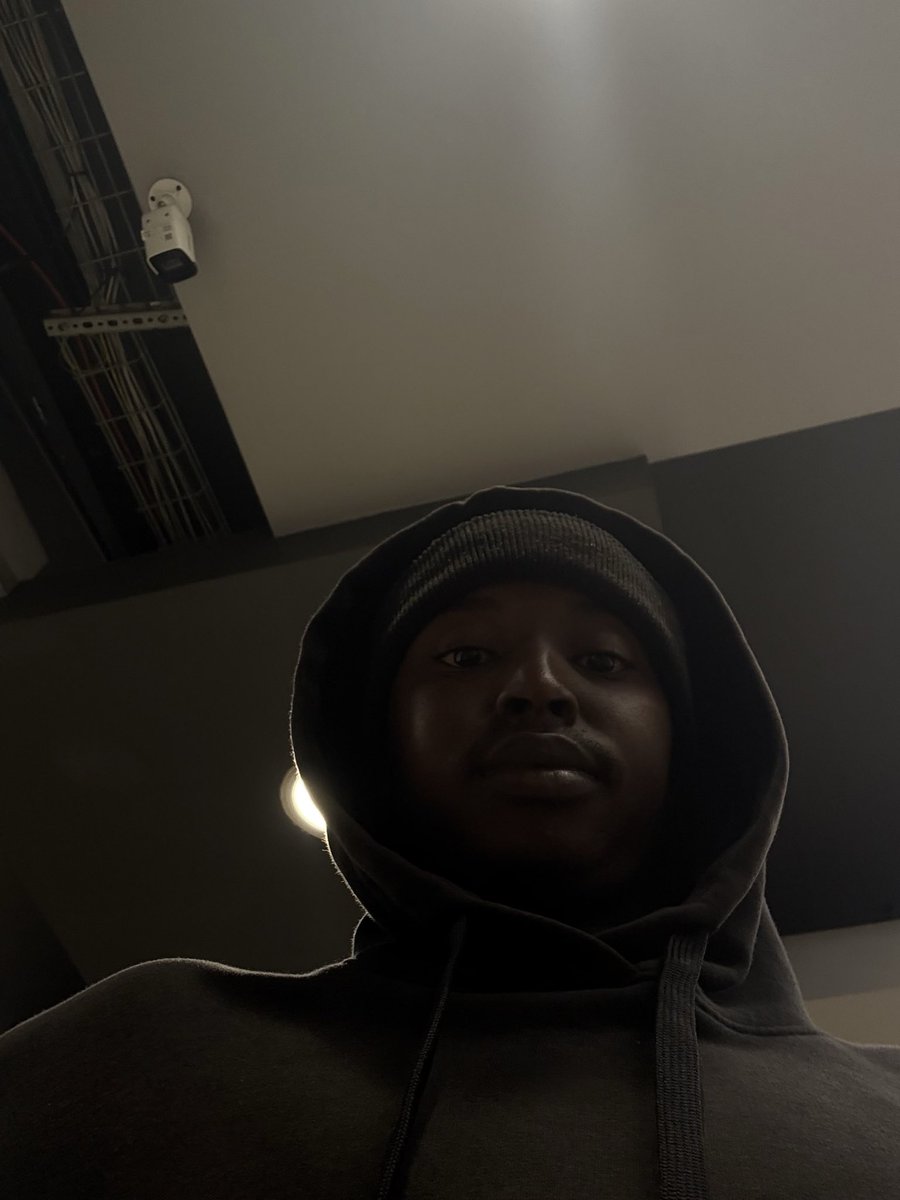 officialsizo's tweet photo. Me staring at my closet knowing damn well imma pick an all black fit again. https://t.co/MossvHxebm