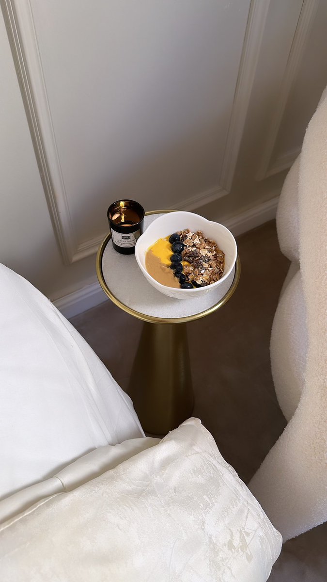 صباح الخير وعلى ما قال مساعد :

« قم شرّع الباب للهقوات وازهلني / تبي تزين العلوم ويضحك حجاجك »