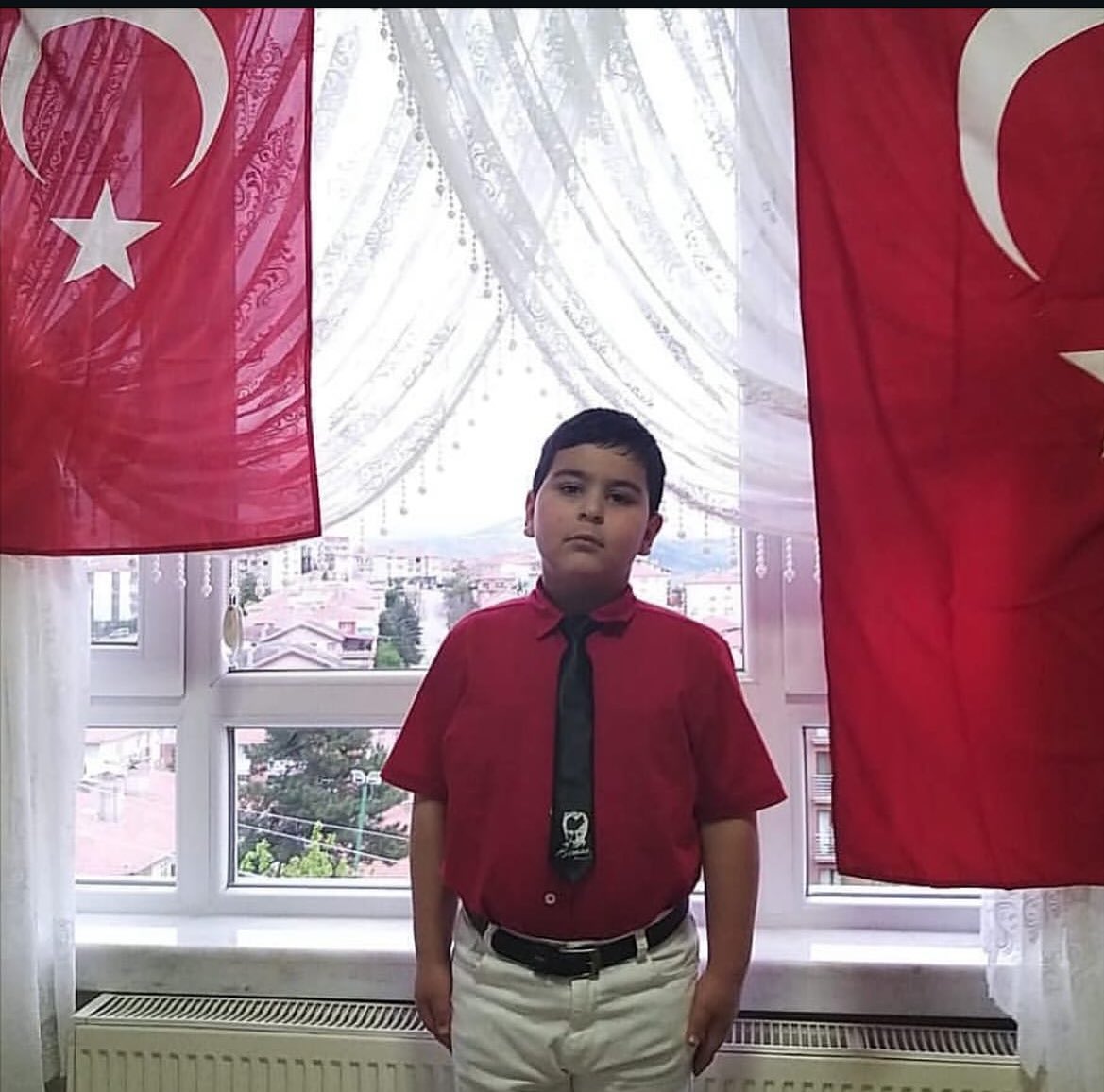 benim oğlum okula gidemiyor ama katilleri okulda.  okulda katilin ne işi var? 

#YiğitCemİcinAdalet 
<a href="/tcailesosyal/">T.C. Aile ve Sosyal Hizmetler Bakanlığı</a>  <a href="/TC_icisleri/">T.C. İçişleri Bakanlığı</a>  <a href="/tcmeb/">Millî Eğitim Bakanlığı</a>  <a href="/adalet_bakanlik/">T.C. Adalet Bakanlığı</a>