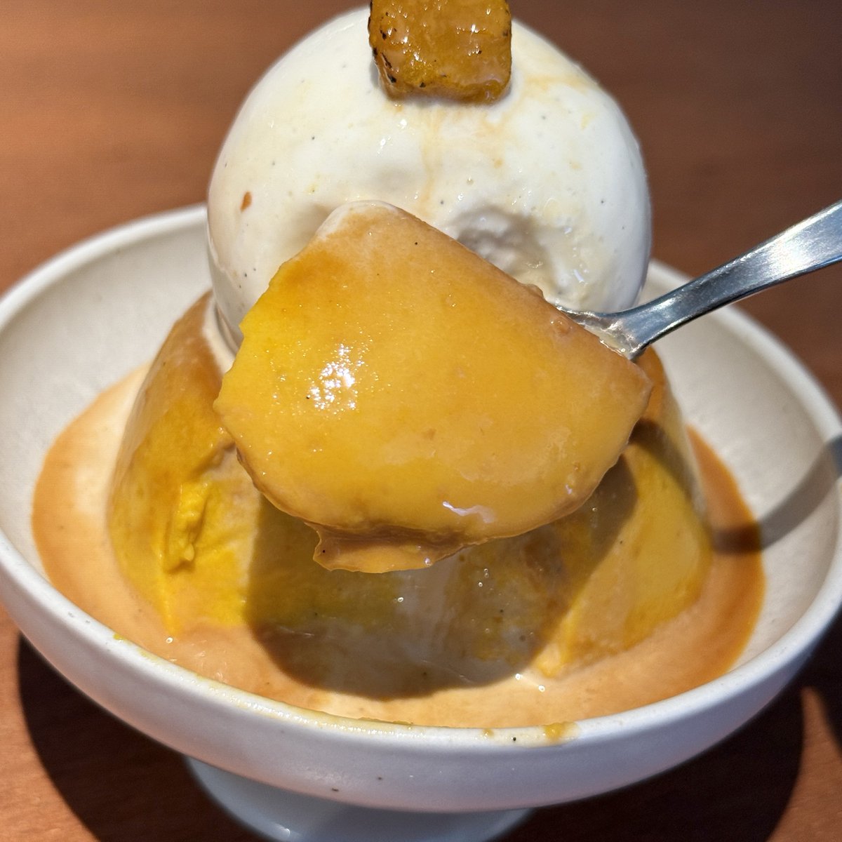 正直に言おう。浅草にあるサフンのかぼちゃプリンがうますぎる...濃厚みっちりなかぼちゃプリンはあまさ控えめでかぼちゃ本来のあまさをたのしめておいしい！塩キャラメルソースをかけるとこっくり濃厚に！罪深すぎてる...ひんやりアイスと一緒にたべると五臓六腑にうまみが沁みわたるのでぜひ！