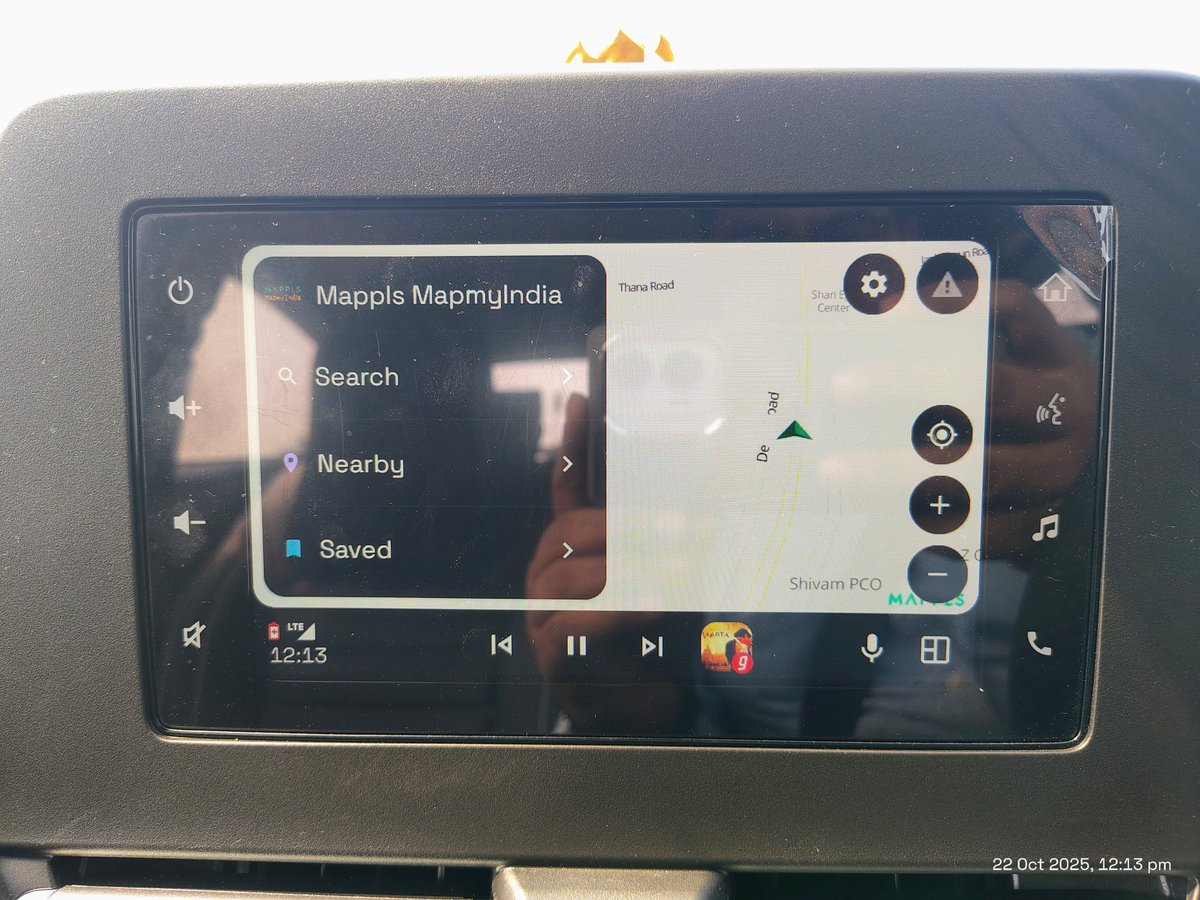 amanjpl's tweet photo. These are side by side display of @MapmyIndia and @googlemaps , @AshwiniVaishnaw . 
the UI needs a serious fix.
🍔 The burger menu takes half the screen
🗺️ Map view isn’t clear
🛰️ Satellite view looks blurry
Why would anyone use this over Google Maps? 🤷‍♂️ https://t.co/cgUaEi1s2e
