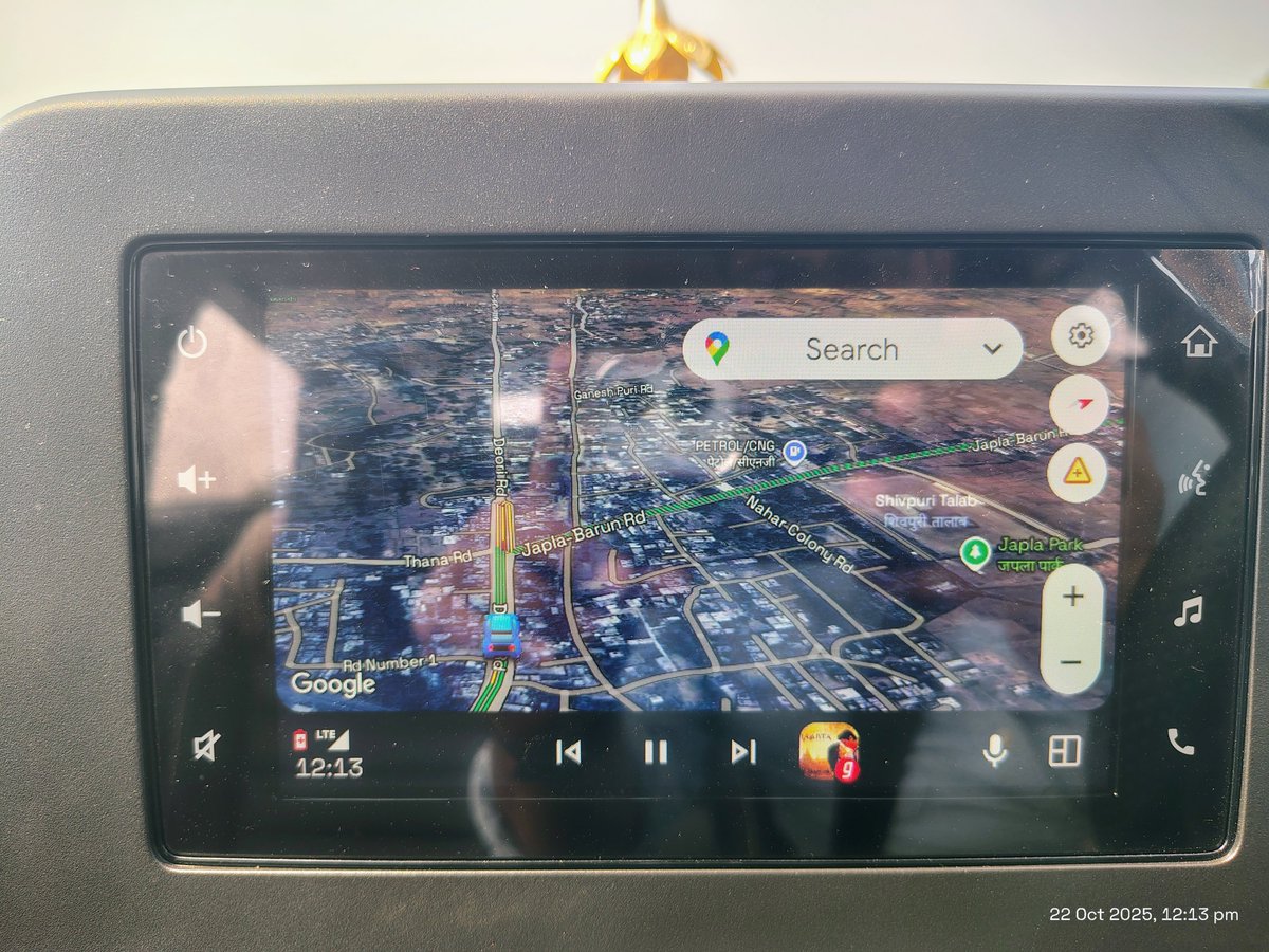 amanjpl's tweet photo. These are side by side display of @MapmyIndia and @googlemaps , @AshwiniVaishnaw . 
the UI needs a serious fix.
🍔 The burger menu takes half the screen
🗺️ Map view isn’t clear
🛰️ Satellite view looks blurry
Why would anyone use this over Google Maps? 🤷‍♂️ https://t.co/cgUaEi1s2e