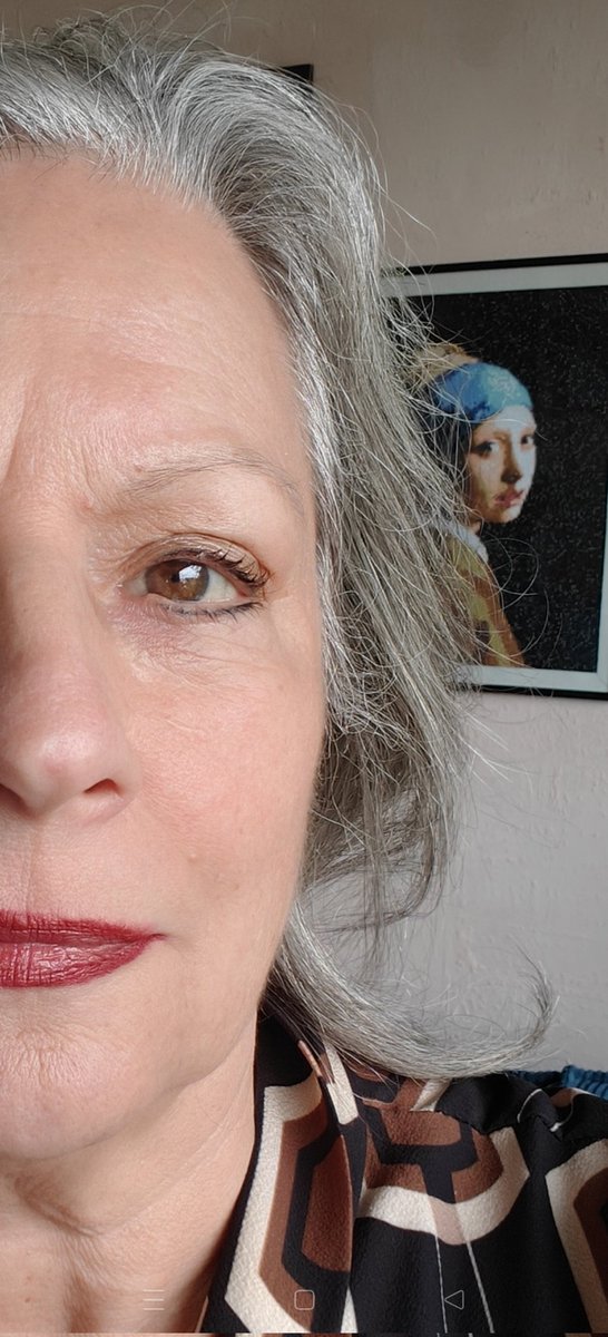 Maria_Pura's tweet photo. Stil beeld
Zij kijkt zonder blik,
ik leef, vang het ogenblik,
tijd ademt in mij.
#haiku
#wendnesday https://t.co/wLwhzbhD6G