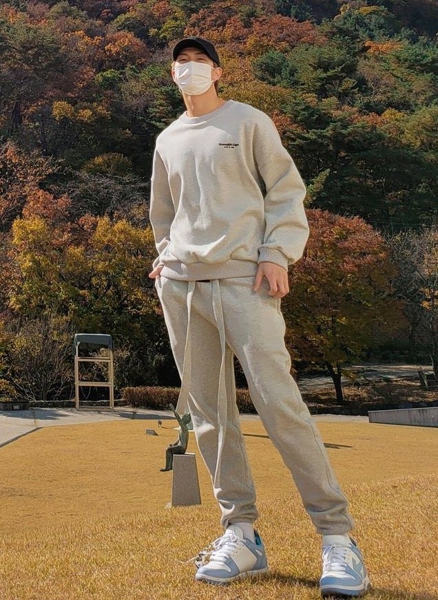 namkook99's tweet photo. "your standards are too high" ofc, namjoon is 181 cm (6 ft) https://t.co/Az2JM22Vlt