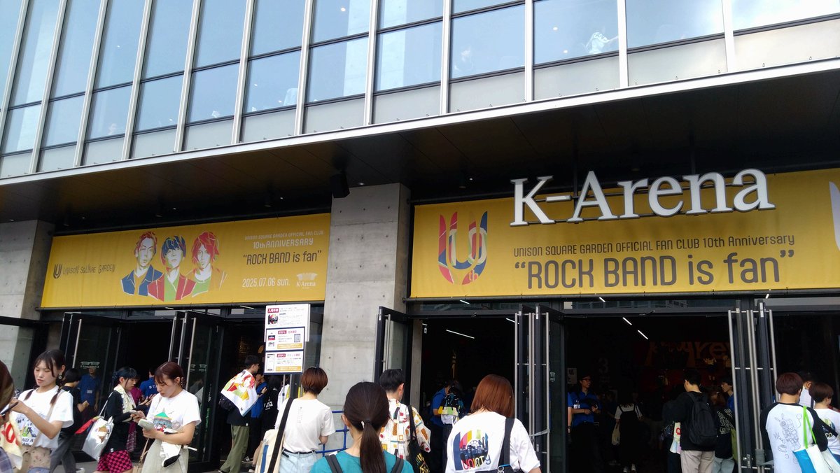 miojubilo's tweet photo. お腹の中にいた時、3回はライブ行ってるからきっと君はユニゾンが好きになる。
というかこのバンドの音がないと落ち着かない身体に育ってるはず。笑

もう少し起きてる時間が長くなったらライブDVD祭りするって決めてるのだ。
頑張るぞー🔥 https://t.co/o2jDdsP0PA