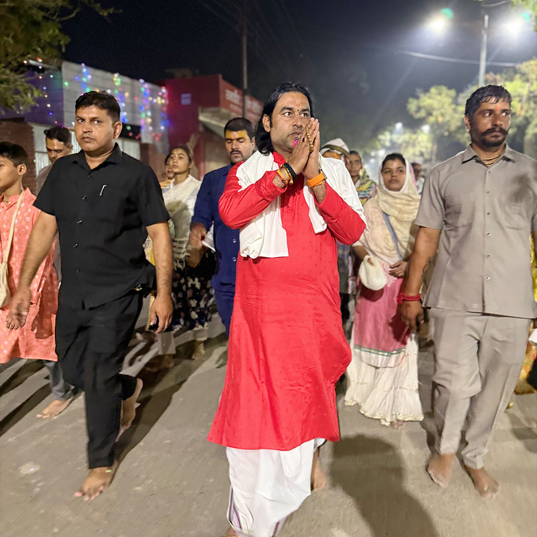 DN_Thakur_Ji's tweet image. कार्तिक मास के पावन माह में श्रीधाम वृंदावन की दिव्य परिक्रमा करने का अद्भुत सौभाग्य प्राप्त हुआ।
.
.
#Vrindavan #SanatanDharma