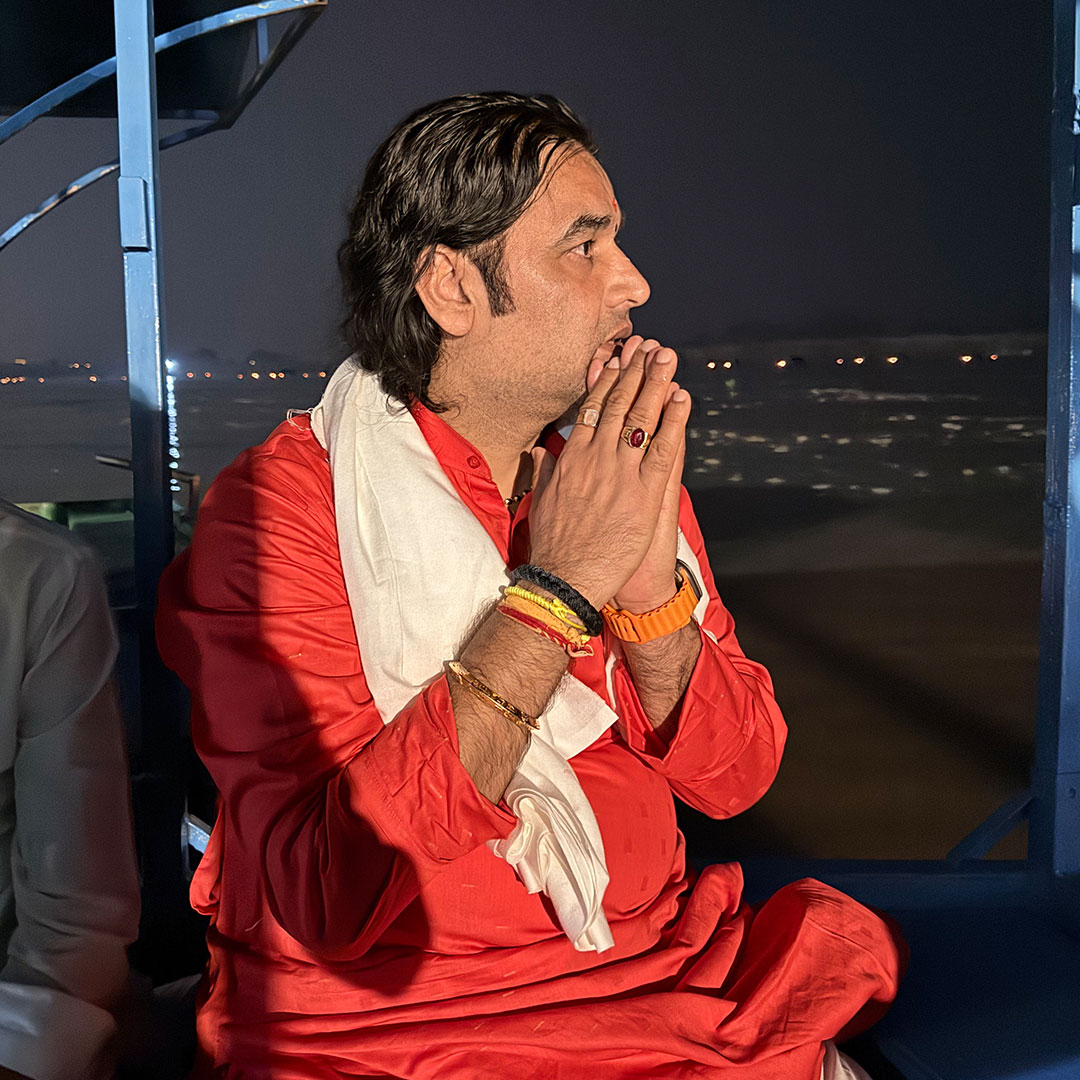 DN_Thakur_Ji's tweet image. कार्तिक मास के पावन माह में श्रीधाम वृंदावन की दिव्य परिक्रमा करने का अद्भुत सौभाग्य प्राप्त हुआ।
.
.
#Vrindavan #SanatanDharma