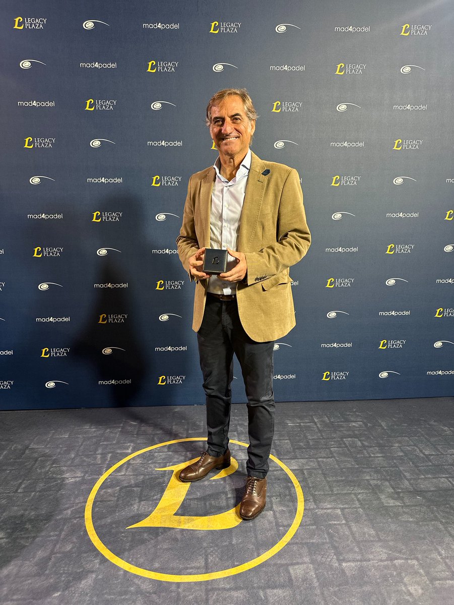 🏅 Anoche, nuestro Jorge Martínez recogió un galardón en la gala Legacy Plaza en Mad4Padel.

👏 Desde M3 Padel Academy nos gustaría felicitar a nuestro director y a los organizadores de la ceremonia.

💪🏻 TOGETHER WE ARE A TEAM