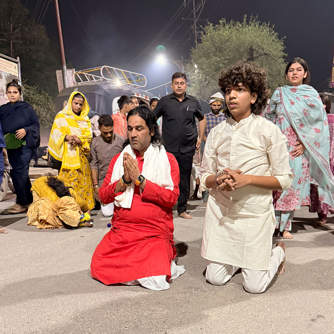 DN_Thakur_Ji's tweet image. कार्तिक मास के पावन माह में श्रीधाम वृंदावन की दिव्य परिक्रमा करने का अद्भुत सौभाग्य प्राप्त हुआ।
.
.
#Vrindavan #SanatanDharma