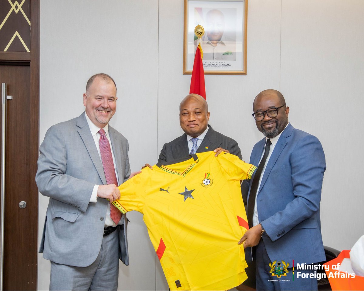 S_OkudzetoAblak's tweet image. Yesterday I convened meetings with officials of the US Embassy and Canadian High Commission to commence discussions on visa arrangements for Ghanaian football fans following the qualification of the Black Stars to the 2026 FIFA World Cup. 

The Ghanaian side comprised the…