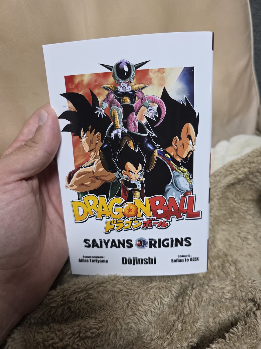 Marty_japan's tweet image. Merci à @SofianLeGEEK pour ce présent et à @gogeta_lord pour le relais ! 
La lecture parfaite, le soir, dans le lit, avec la pluie qui tape sur la fenêtre, en mode cocon.
Hâte de pouvoir me poser !